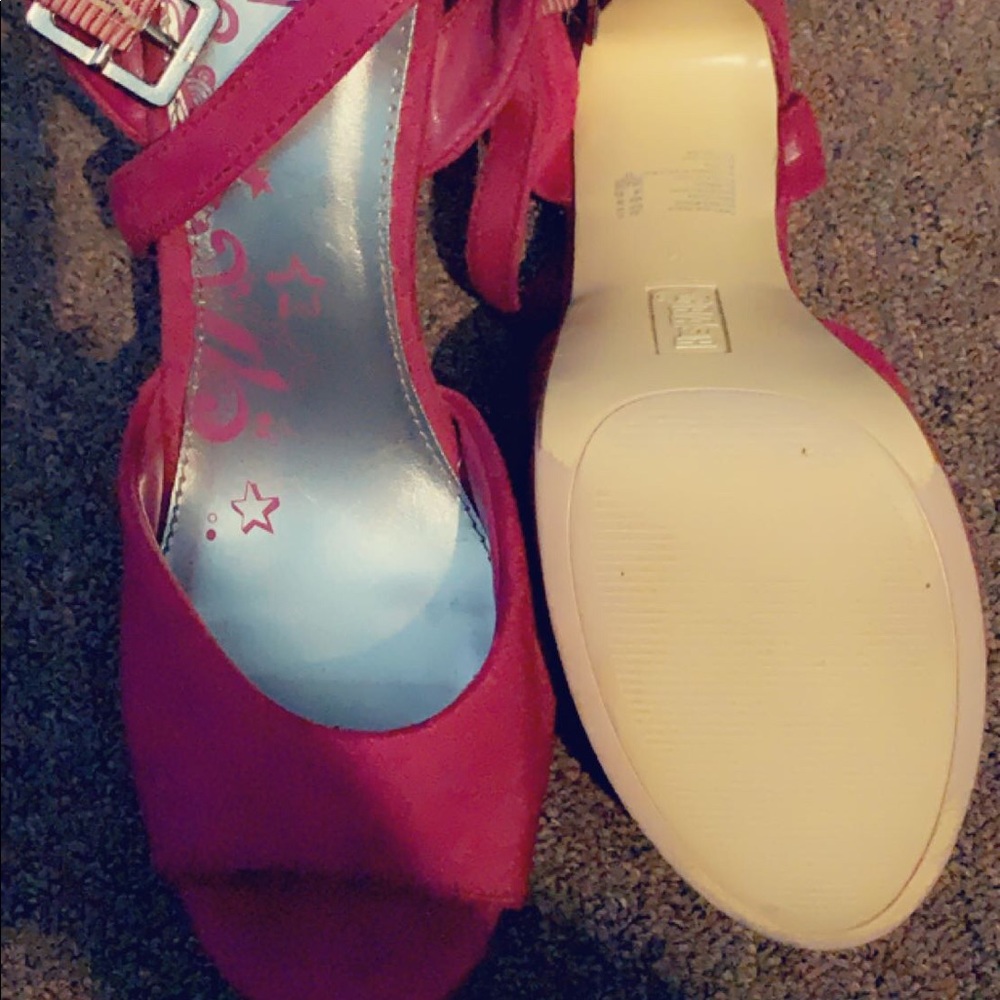 Shoes - Picture 3 of 6